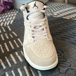 Jordan 1 mid